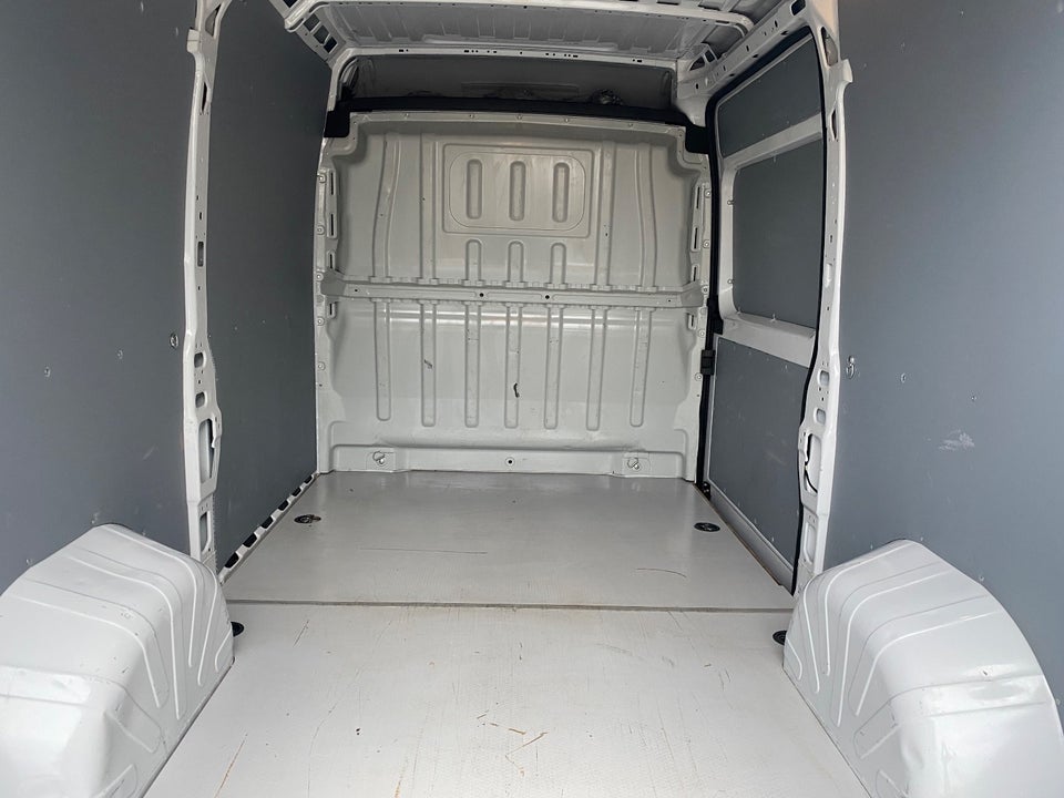 Peugeot Boxer 335 2,2 BlueHDi 140 L2H2 Premium