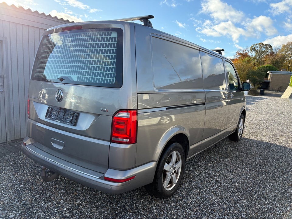 VW Transporter 2,0 TDi 150 Kassevogn lang