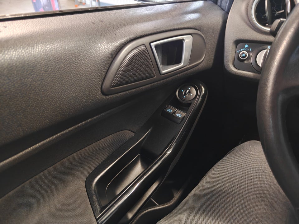 Ford Fiesta 1,6 TDCi 95 Titanium 5d