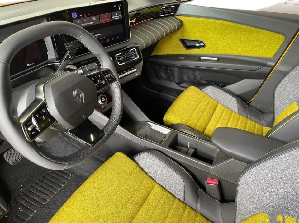 Renault 5 E-Tech 52 Iconic 5d