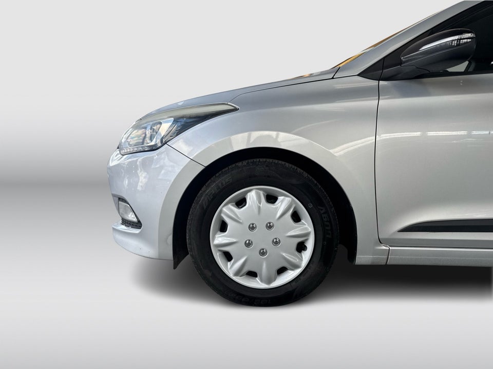 Hyundai i20 1,25 Black Life 5d