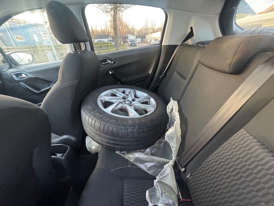 Peugeot 208 1,6 BlueHDi 100 Envy Sky 5d