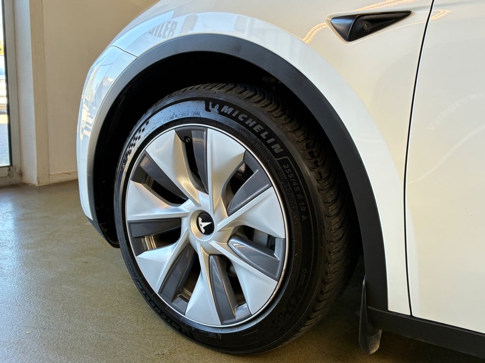 Tesla Model Y RWD 5d