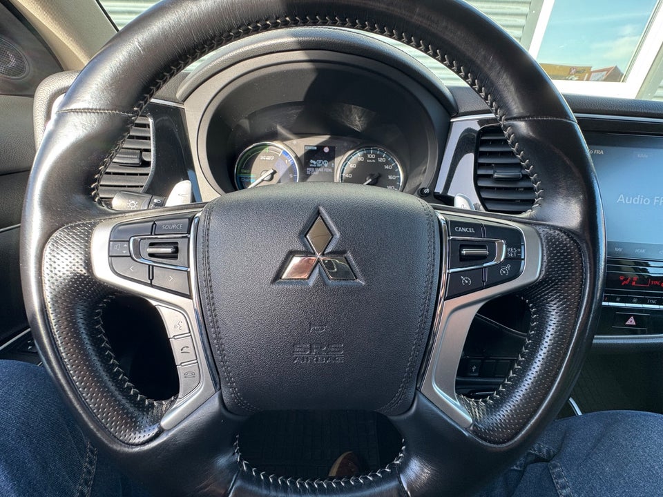 Mitsubishi Outlander 2,4 PHEV Intense CVT 4WD 5d