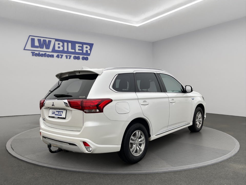 Mitsubishi Outlander 2,4 PHEV Inform CVT 4WD 5d