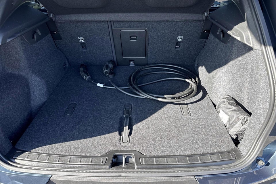 Volvo EX40 Standard Range Plus 5d