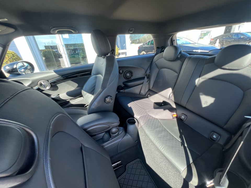 MINI Cooper SE Experience 3d