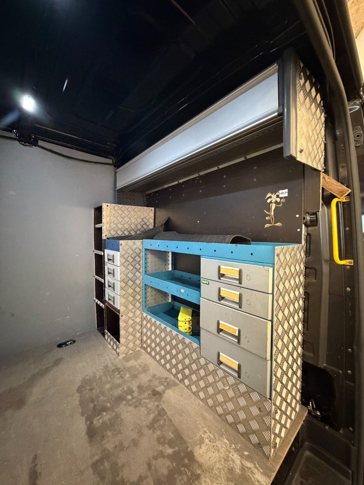 VW Crafter 35 2,0 TDi 177 Kassevogn L3H1 aut.