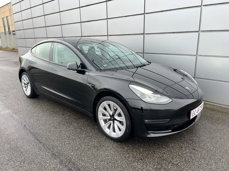 Tesla Model 3 Long Range AWD 4d