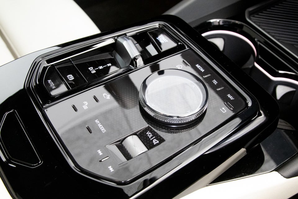 BMW i5 eDrive40 Fully Charged M-Sport Pro 4d