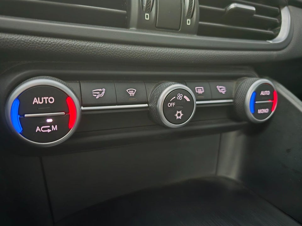 Alfa Romeo Giulia 2,0 T 200 Edizione aut. 4d