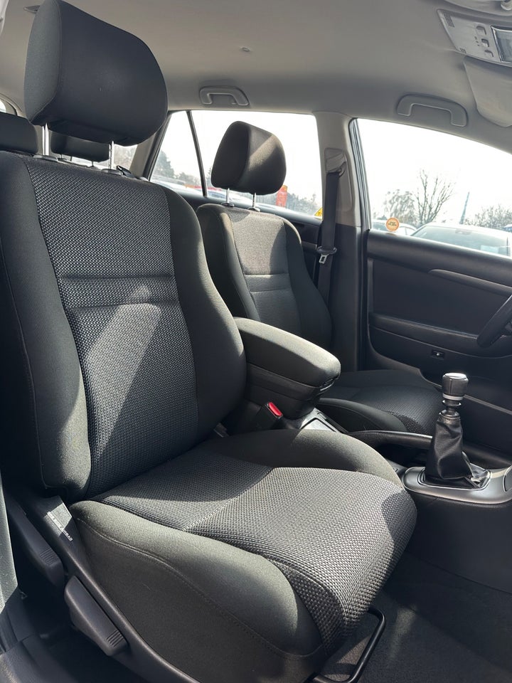 Toyota Avensis 2,0 D-4D Sol stc. 5d