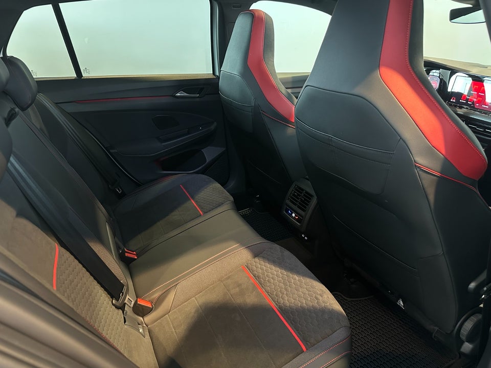VW Golf VIII 2,0 GTi Clubsport DSG Van 5d
