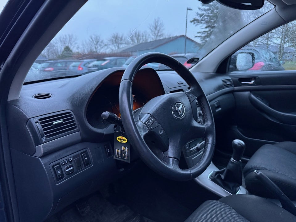 Toyota Avensis 1,8 Sol+ stc. 5d