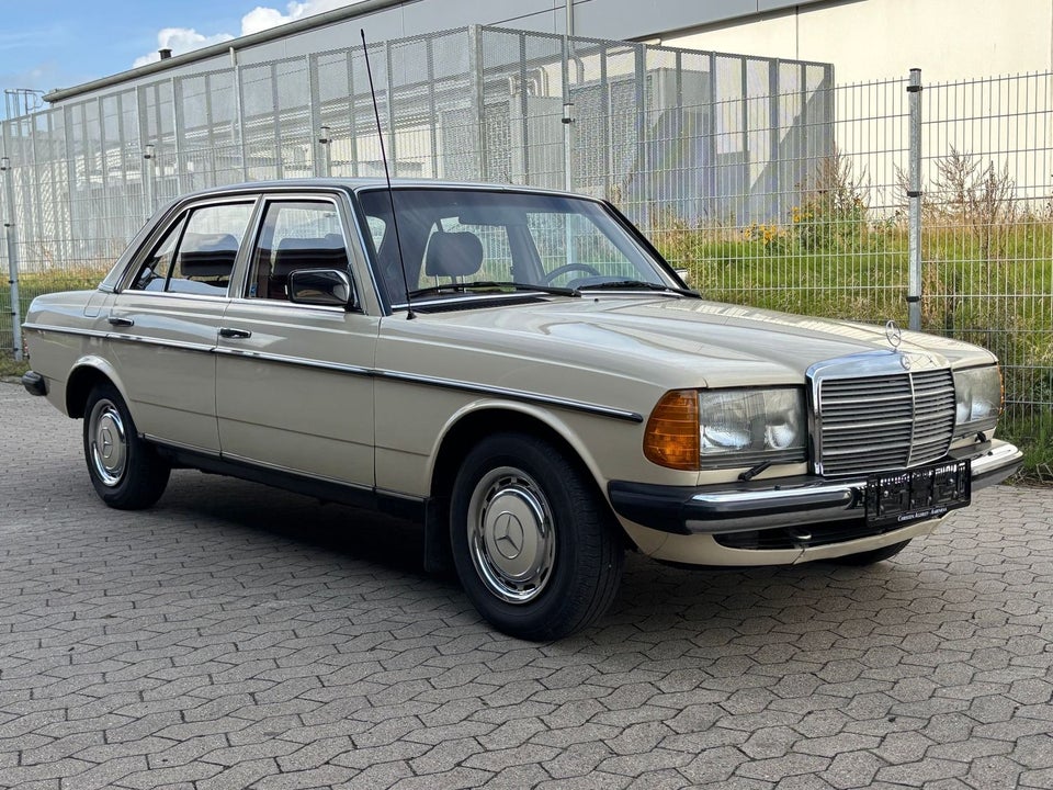 Mercedes 200 2,0  4d