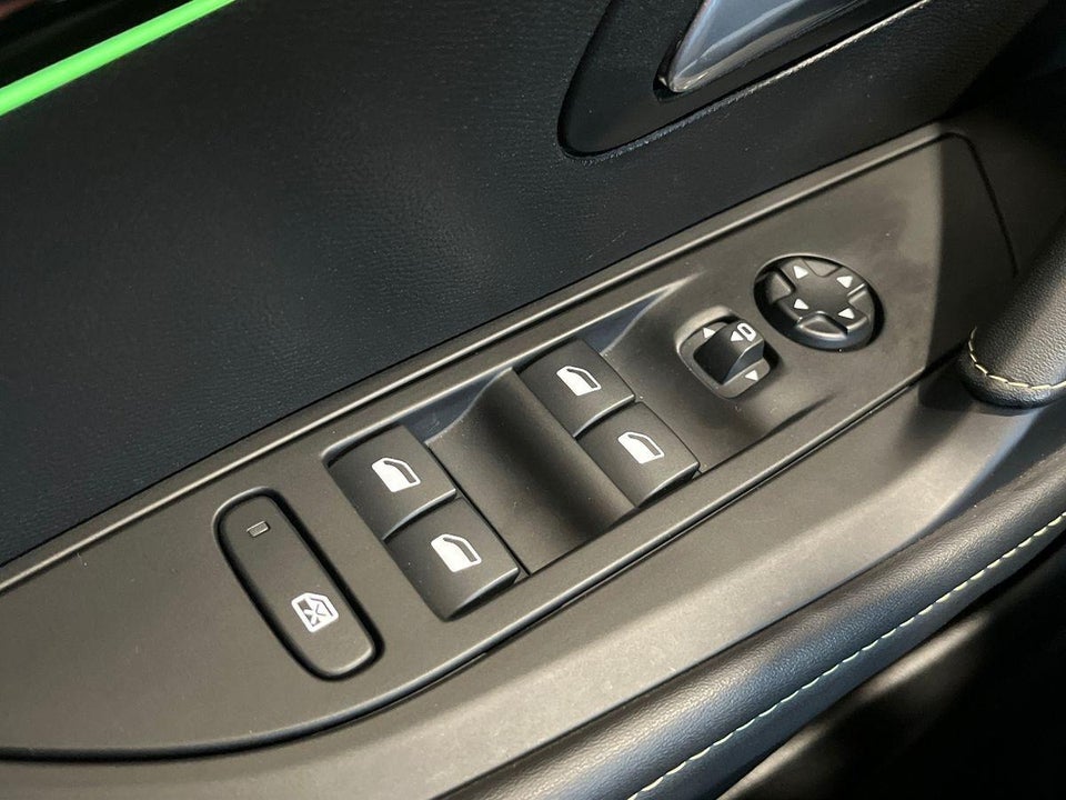Peugeot e-208 50 GT Pack 5d