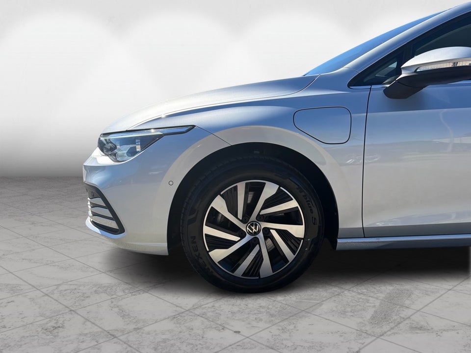 VW Golf VIII 1,4 eHybrid DSG 5d