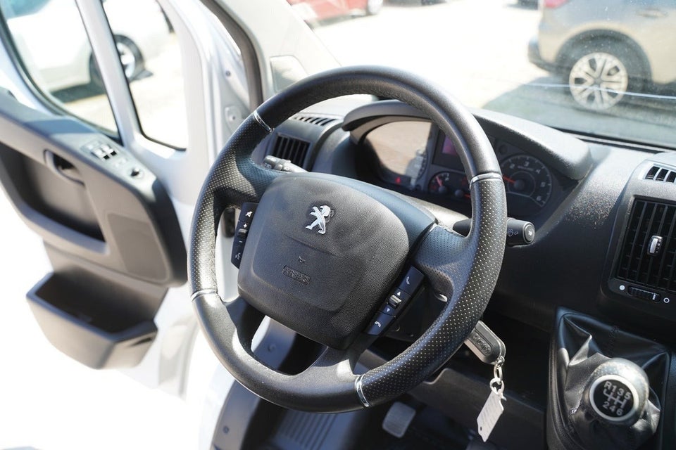 Peugeot Boxer 335 2,2 BlueHDi 140 L3H2 Premium