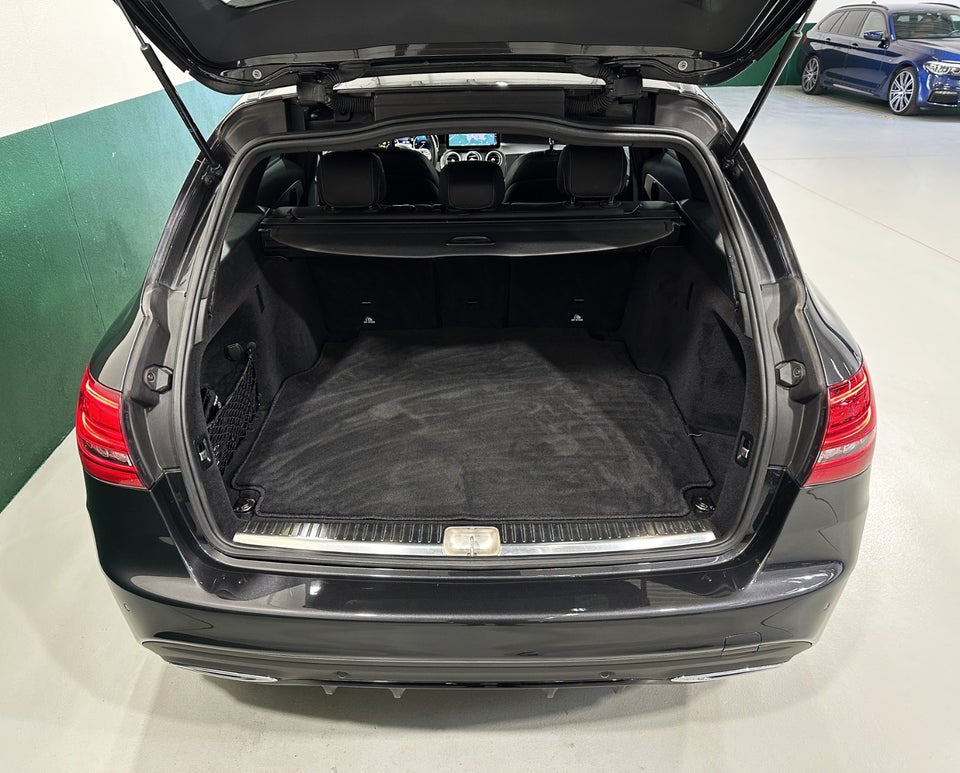 Mercedes C220 d 2,0 AMG Line Night Edition stc. aut. 5d