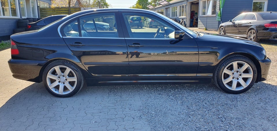 BMW 320i 2,2  4d