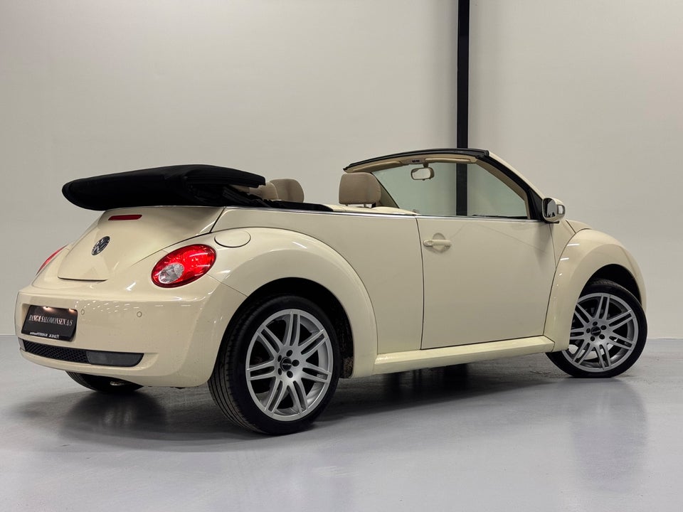 VW New Beetle 1,6 Trendline Cabriolet 2d
