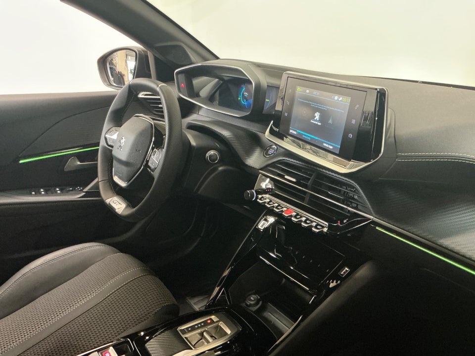 Peugeot e-208 50 GT 5d