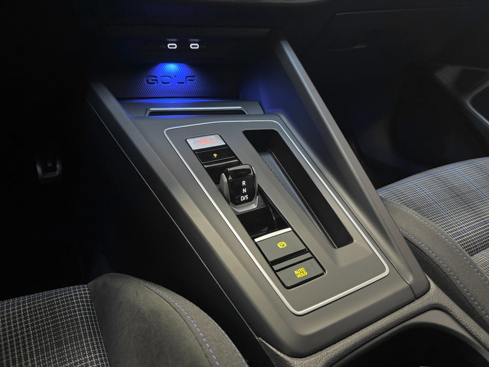 VW Golf VIII 1,4 GTE DSG 5d