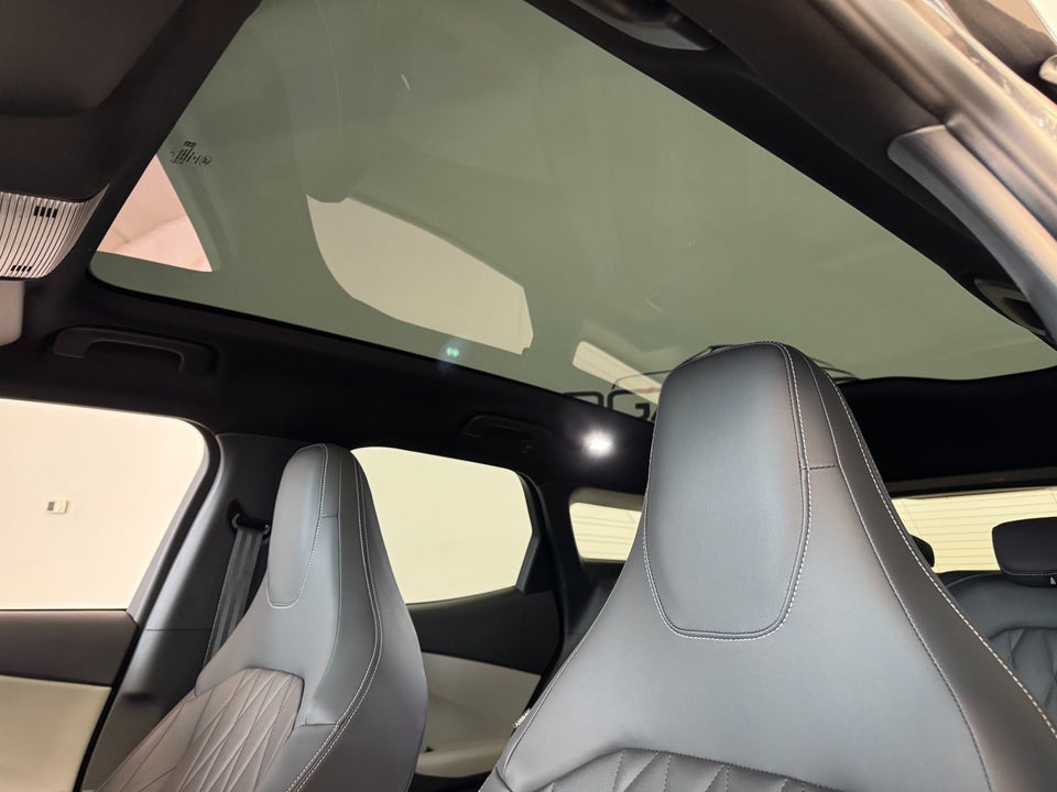 Ford Explorer 82 Premium Extended Range 5d