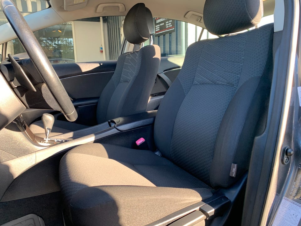 Toyota Avensis 2,0 VVT-i T3 stc. E-CVT 5d