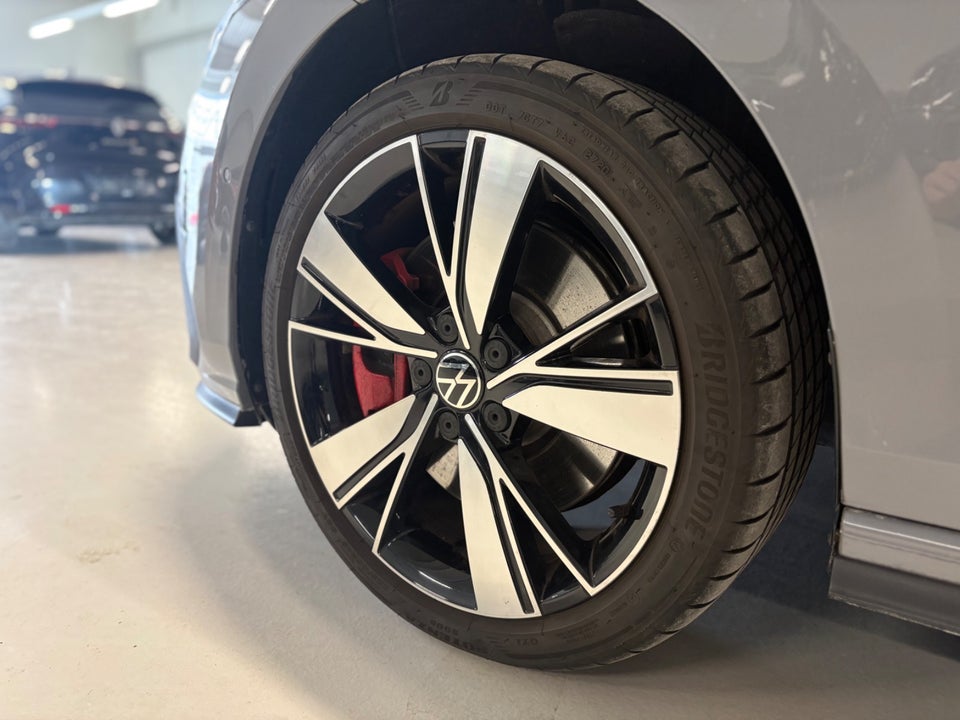 VW Golf VIII 1,4 GTE DSG 5d