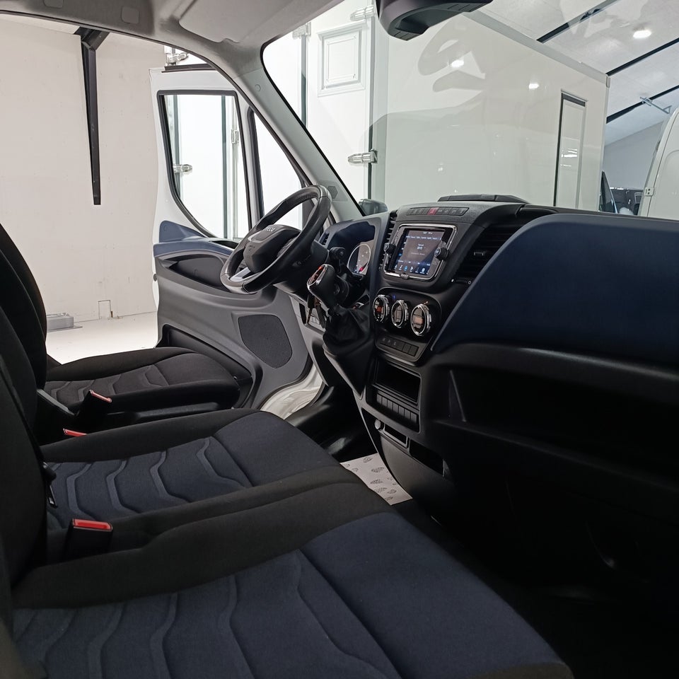 Iveco Daily 2,3 35S16 12m³ Van AG8