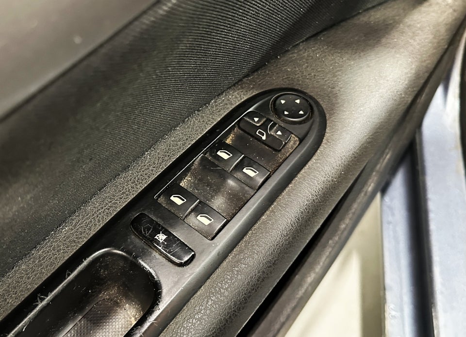 Peugeot 407 1,8 Perfection SW 5d