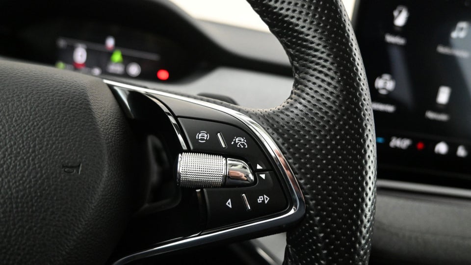 Skoda Enyaq 60 iV Plus 5d