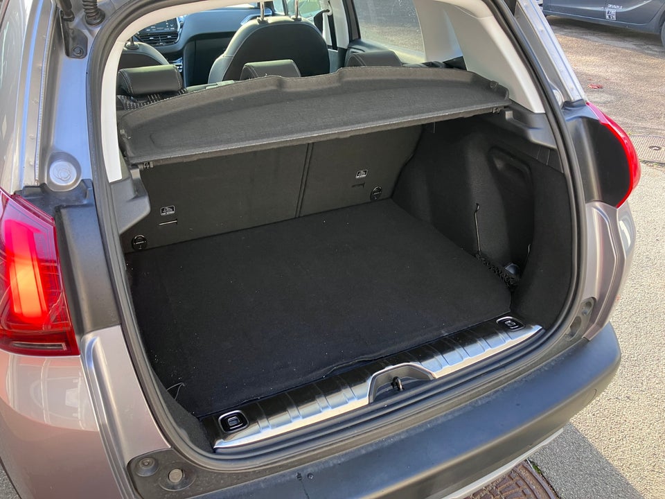 Peugeot 2008 1,2 e-THP 110 Selection Sky 5d