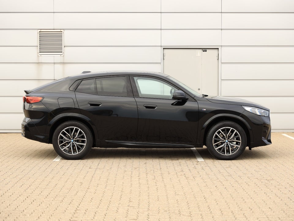 BMW iX2 eDrive20 M-Sport 5d