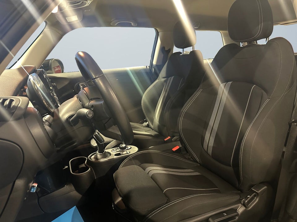 MINI Cooper SE Essential 3d