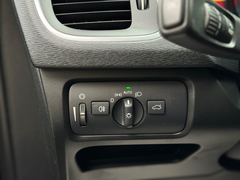 Volvo V40 1,6 D2 115 Kinetic 5d