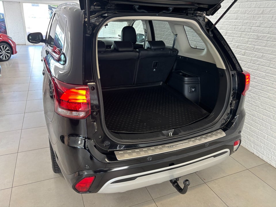 Mitsubishi Outlander 2,4 PHEV Limited CVT 4WD 5d