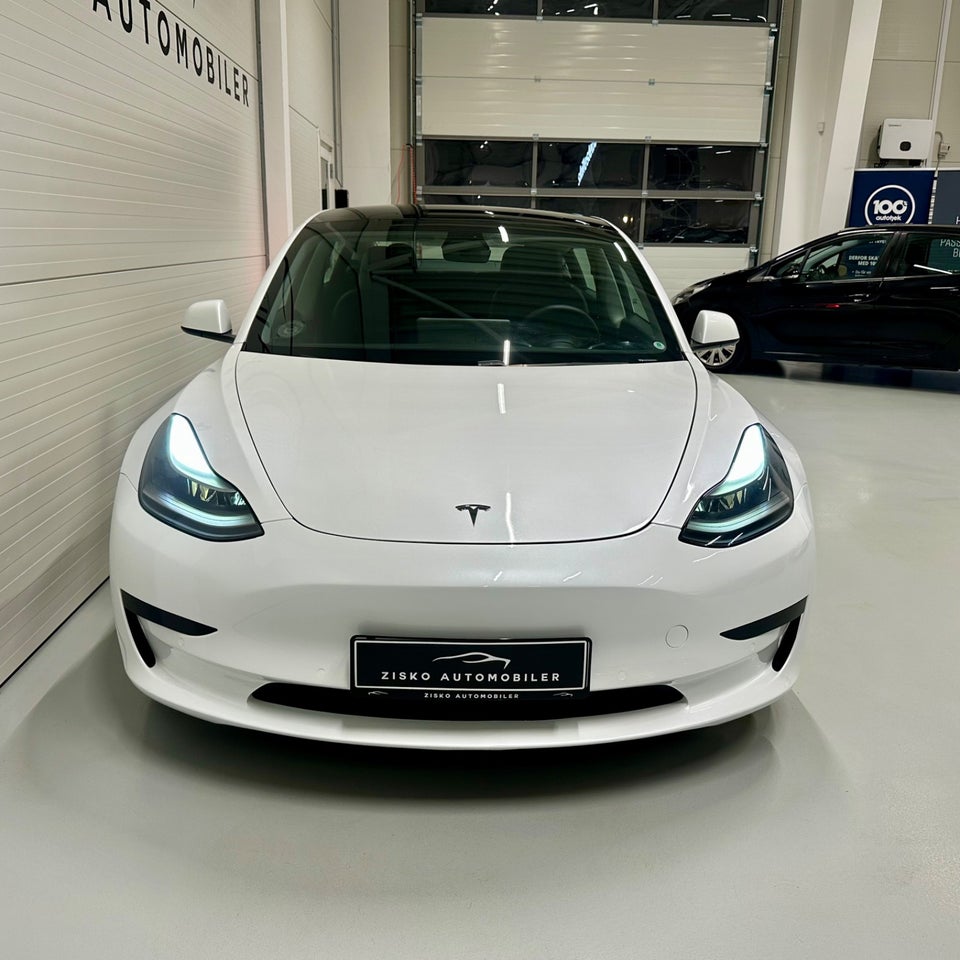Tesla Model 3 Standard Range+ RWD 4d