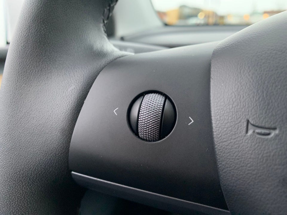 Tesla Model Y Long Range AWD 5d