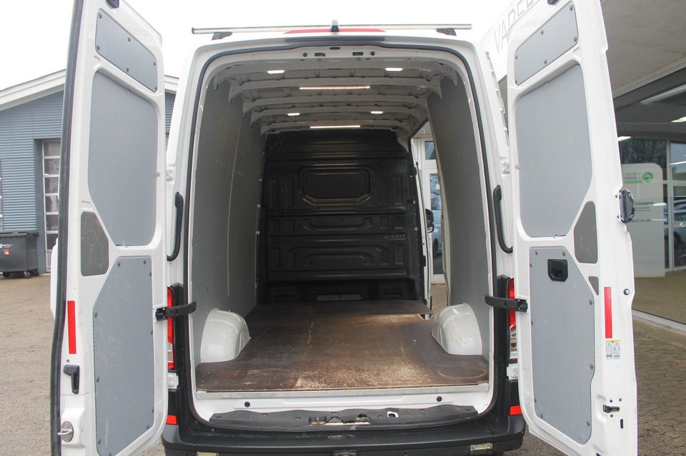 VW Crafter 30 2,0 TDi 177 Kassevogn L3H2 4Motion