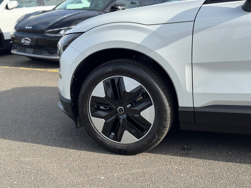 Volvo EX30 Standard Range Core 5d