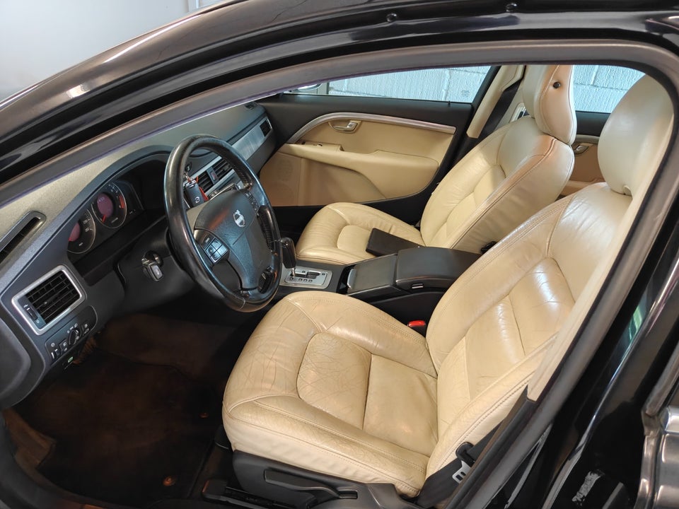 Volvo V70 2,5 T Momentum aut. 5d