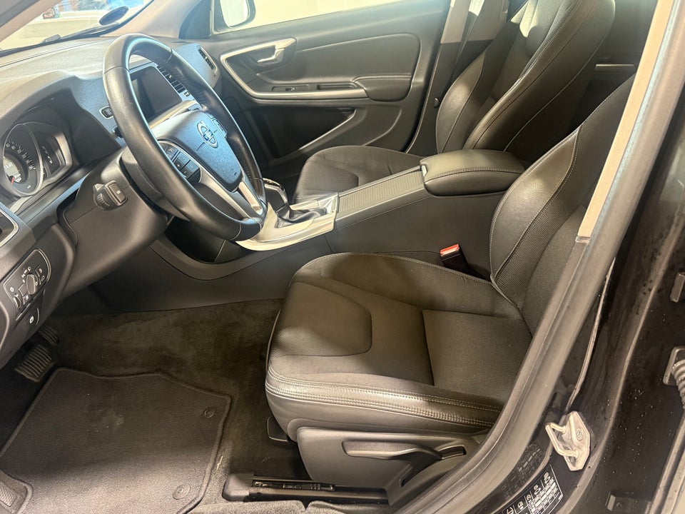 Volvo V60 2,0 D3 150 Momentum aut. 5d