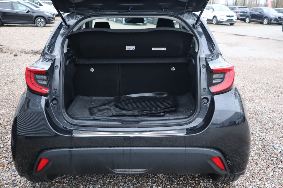 Toyota Yaris 1,5 Hybrid Active Tech Design e-CVT 5d