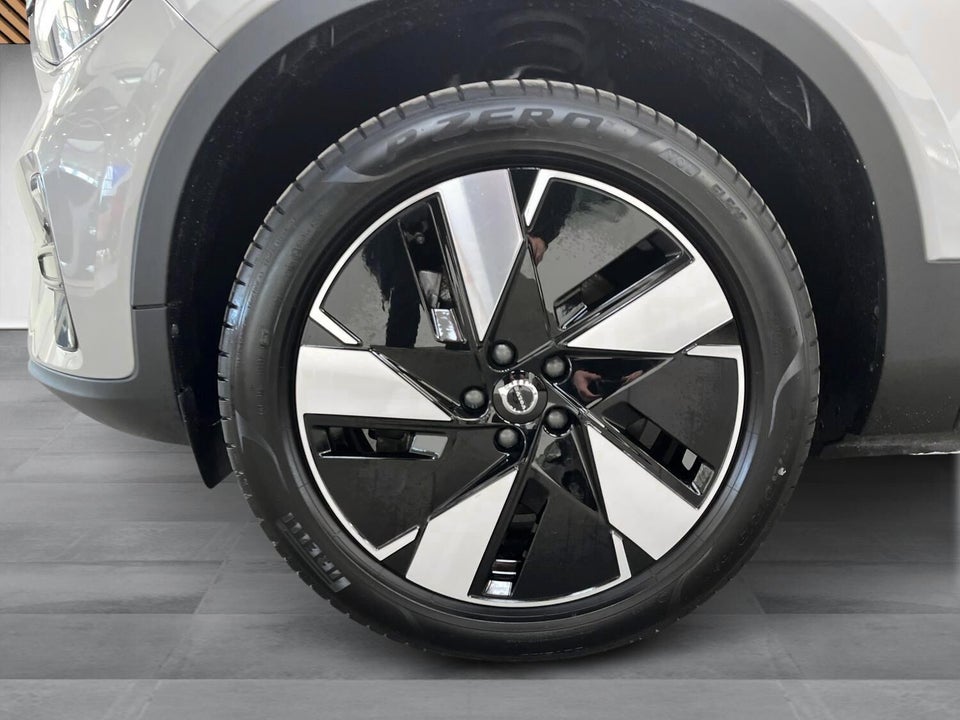 Volvo EX40 Extended Range Plus 5d
