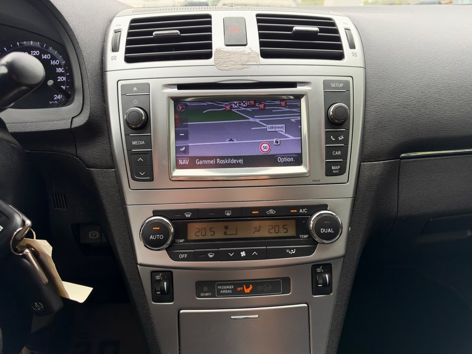 Toyota Avensis 1,8 VVT-i T2 Premium stc. 5d