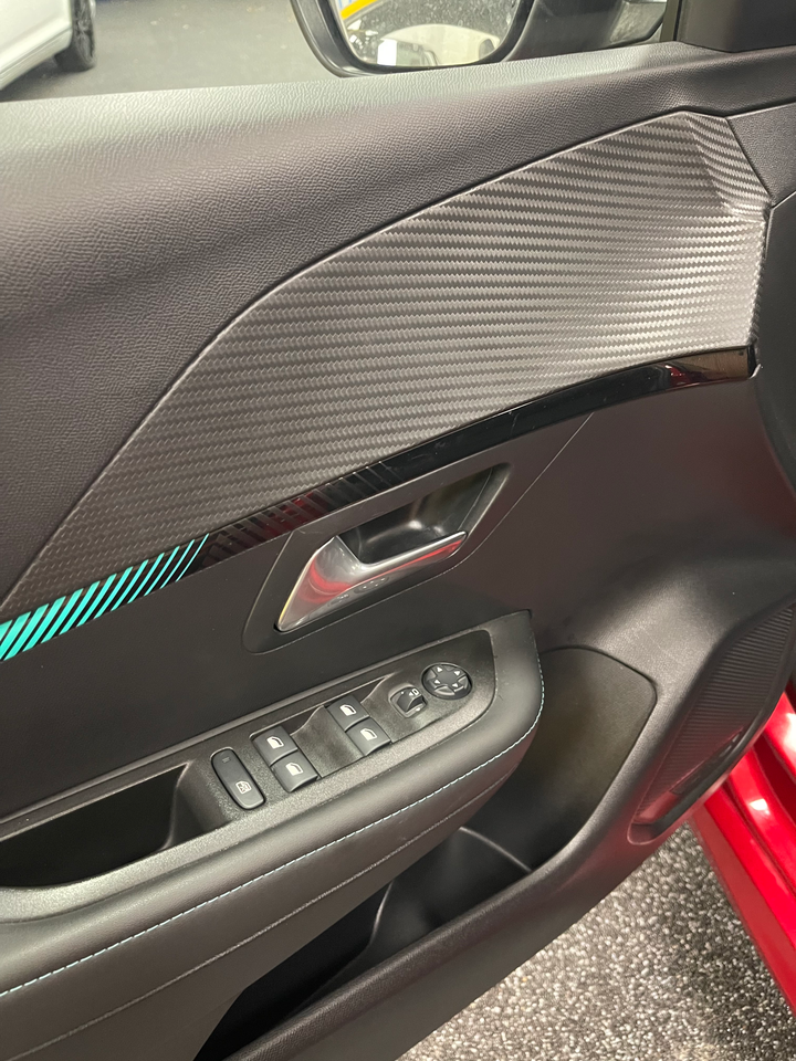 Peugeot 208 1,2 PureTech 100 Allure Sky 5d