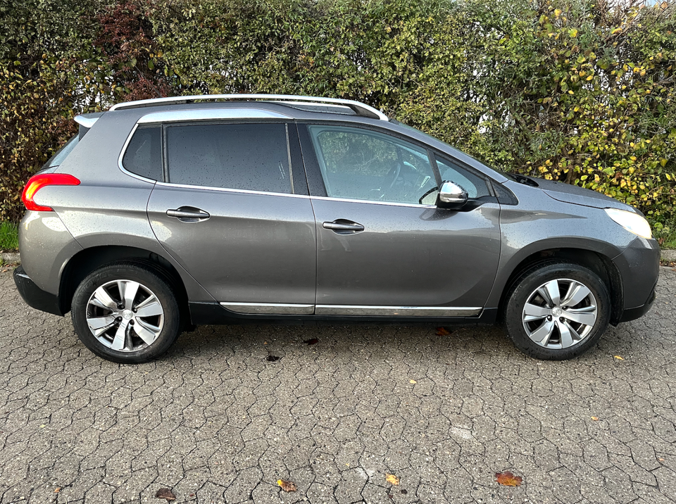 Peugeot 2008 1,2 e-THP 110 Allure 5d