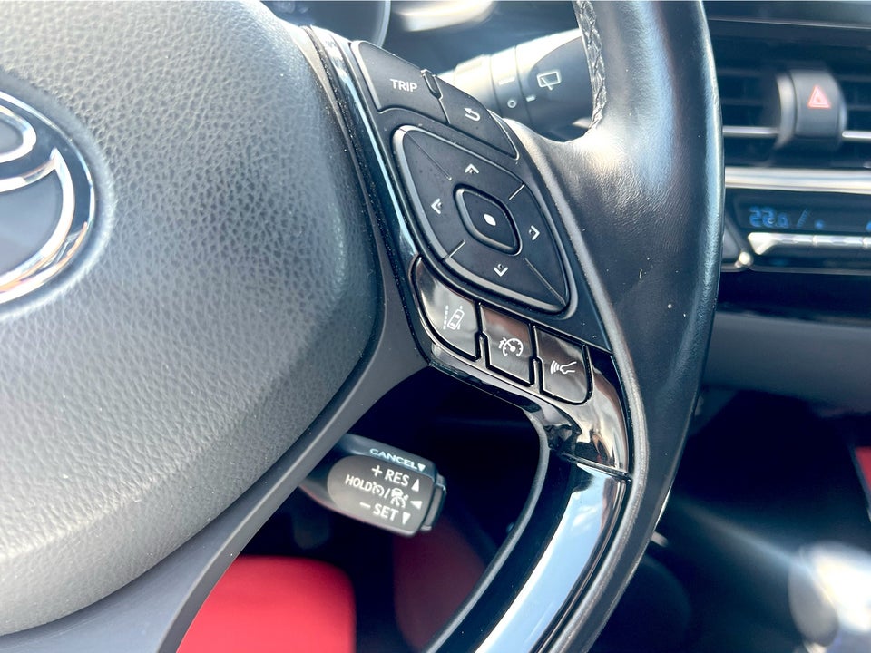 Toyota C-HR 1,8 Hybrid Premium Selected CVT 5d